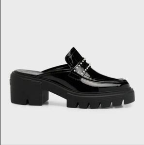 Stuart Weitzman *New in box* patent soho pearl mules